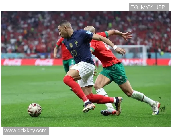 现代足球巨星风采揭秘他们的成就与影响力分析