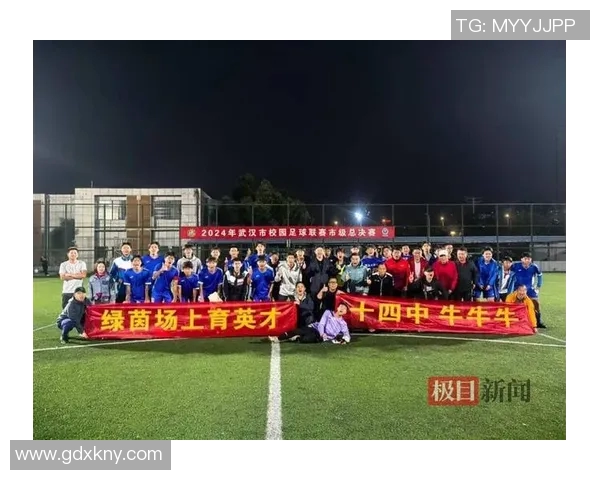 武汉足球队以83分稳居冠军赛积分榜首位，争冠形势一片大好