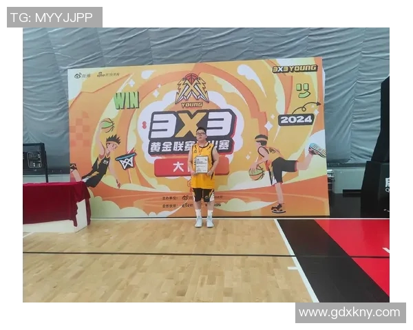 热爱篮球与足球的明星们如何在赛场上展现激情与才华