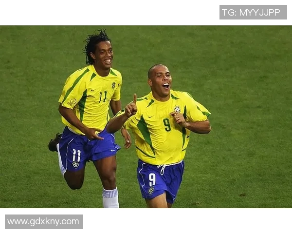 掌握垂直踢足球技巧提升球技的全面指南与训练方法分享