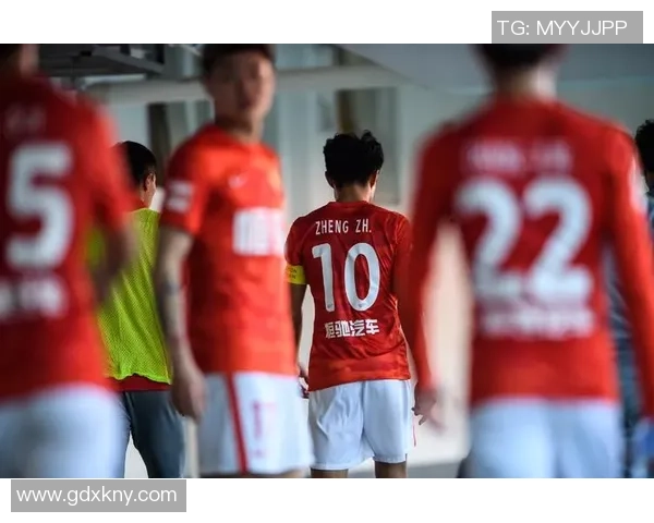 广州足球队的崛起之路:从低谷到辉煌的杯赛历程与成长启示 广州足球队的崛起之路:从低谷到辉煌的杯赛历程与成长启示